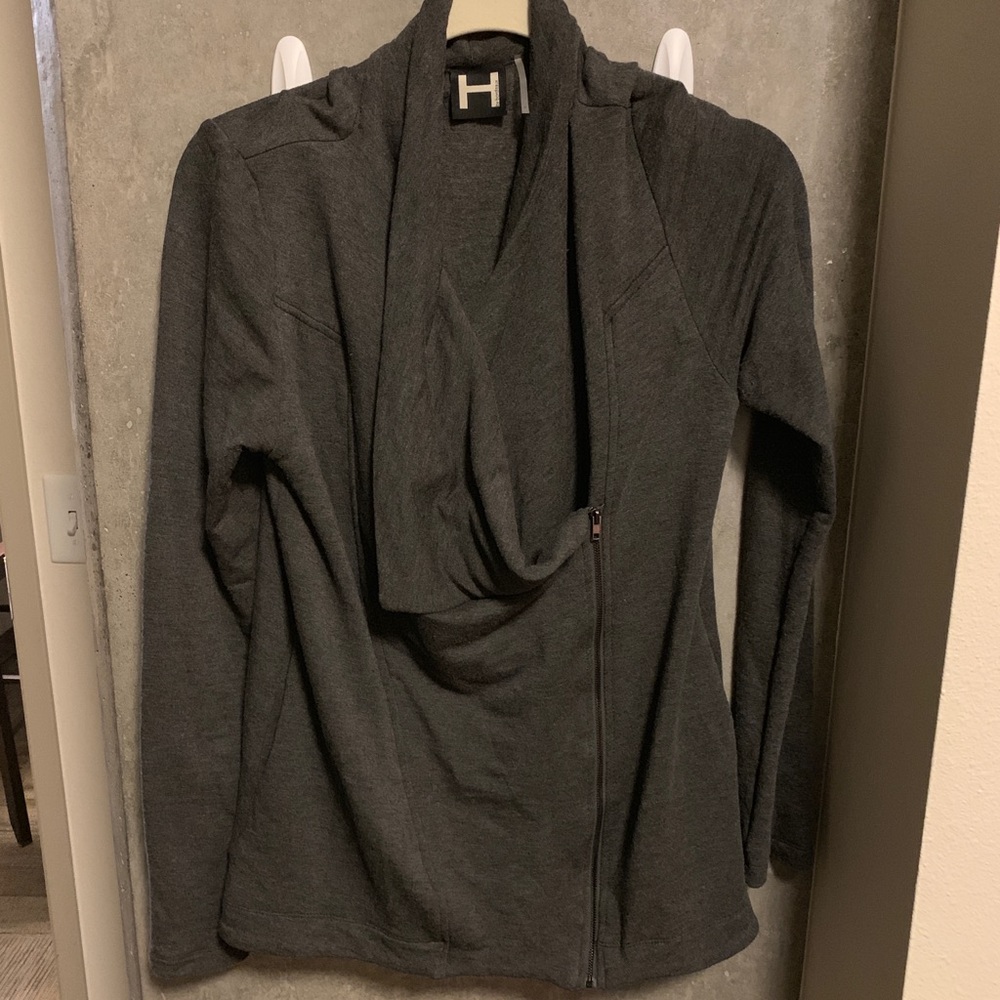 Grey zipping sweater